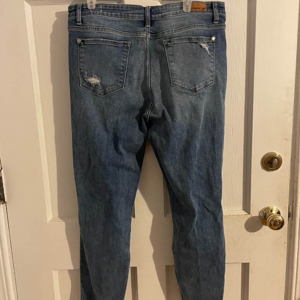 Judy Blue Boyfriend Jeans Distressed - Picture 2 of 3